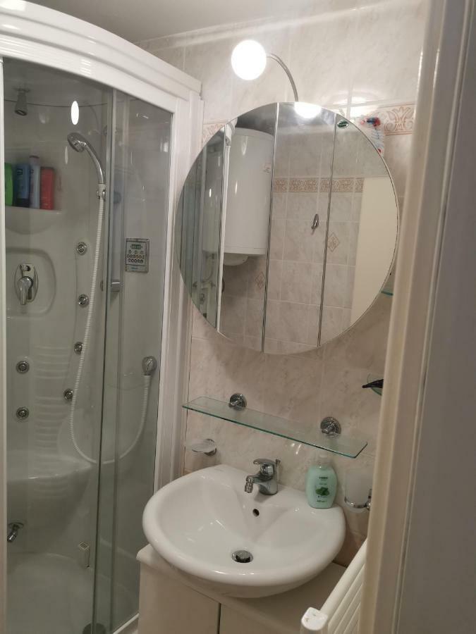 Apartma Soncek Premantura Eksteriør billede